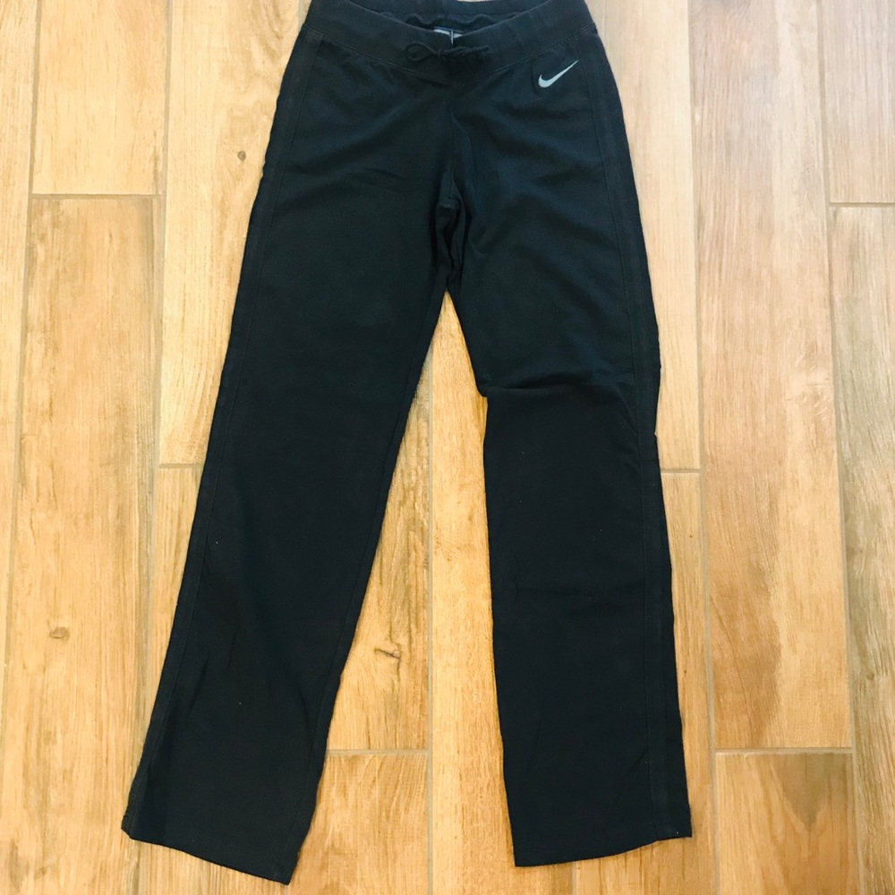 Nike | Black Relaxed Fit Comfy Pants
